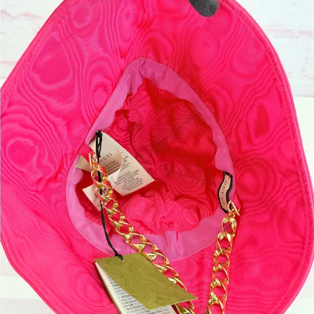 Gucci Pink Elevation Clock Bucket Chain Hat M NWT